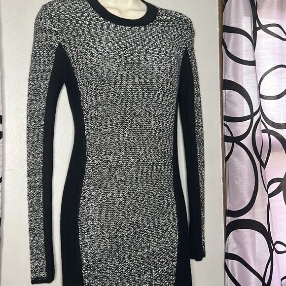 Gianni Bini Long sleeved Sweater Dress Small - Picture 6 of 11